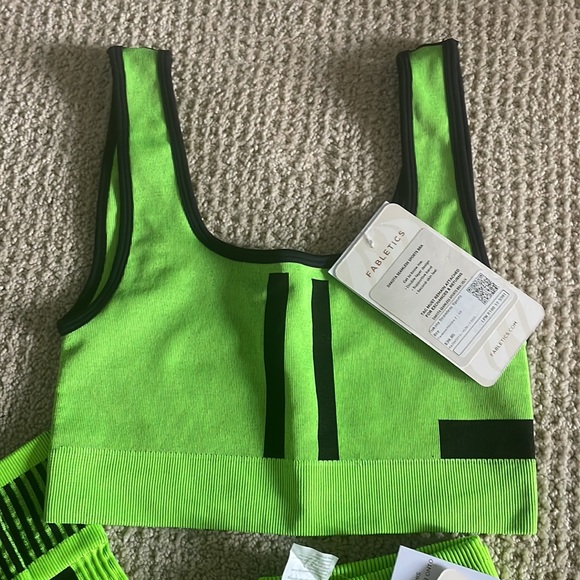 NWT Fabletics 💚 Bra & Leggings set! - Picture 2 of 5